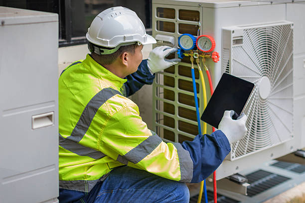 Professional Hvac technician working in Thompsons, TX